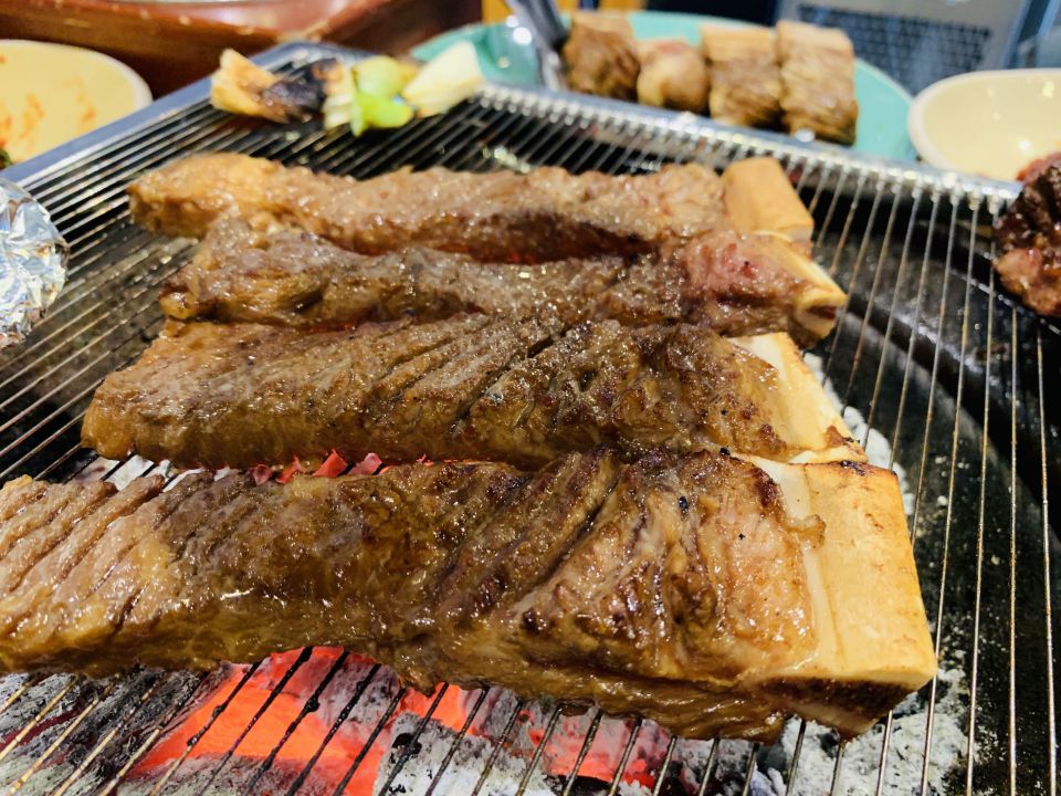 牛タンの魅力徹底解剖進化し続ける食感と多彩な調理法の秘密