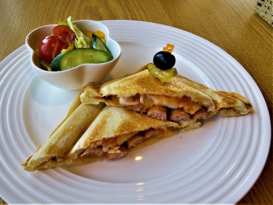 全国の食卓を彩る牛タン専門店の味とオンライン購入の新潮流